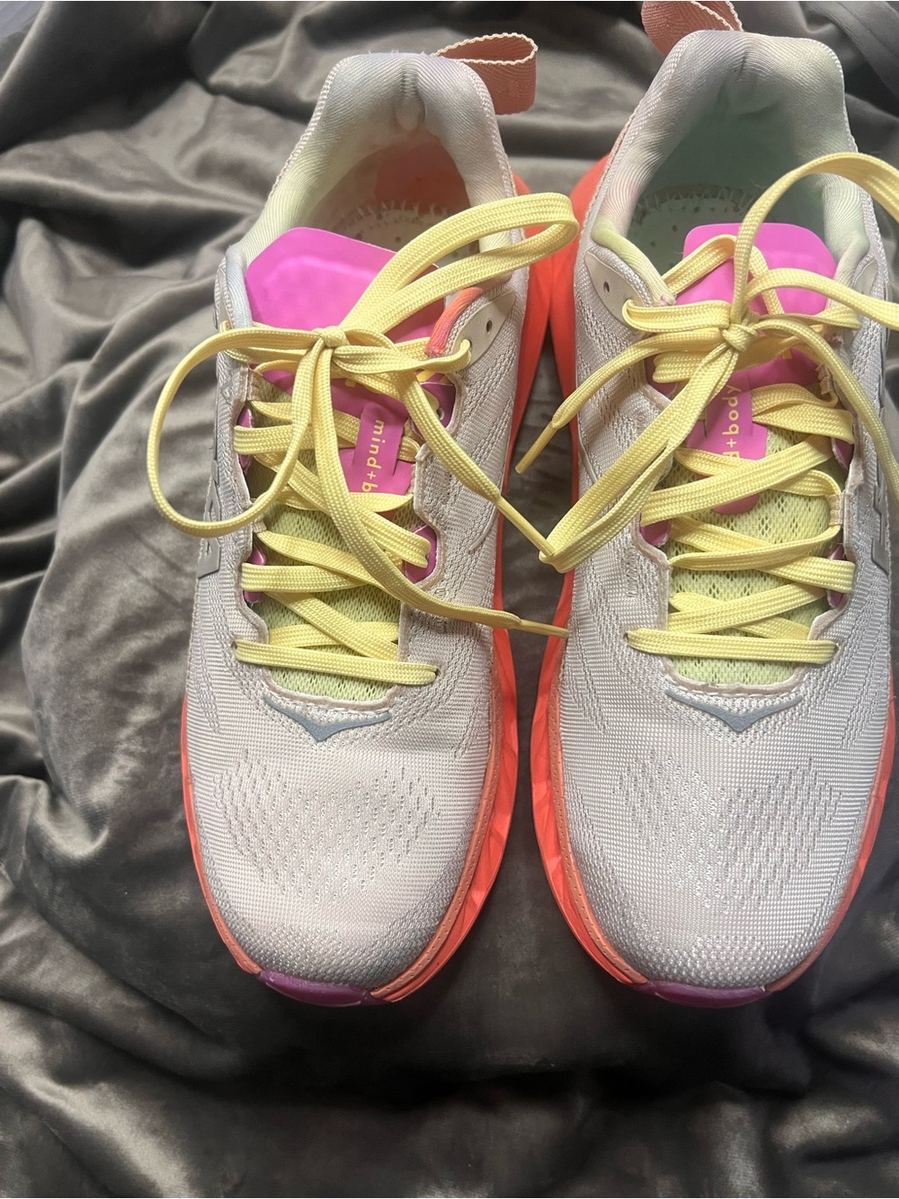 Hoka One One Elevon unisex nude/ Pink & Yellow Accents 8.5W. 7.5M